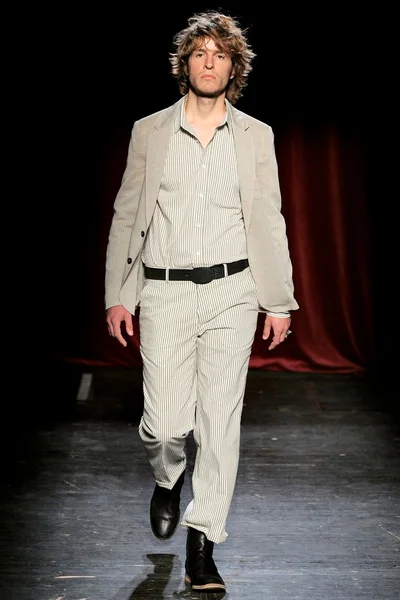 Look 18